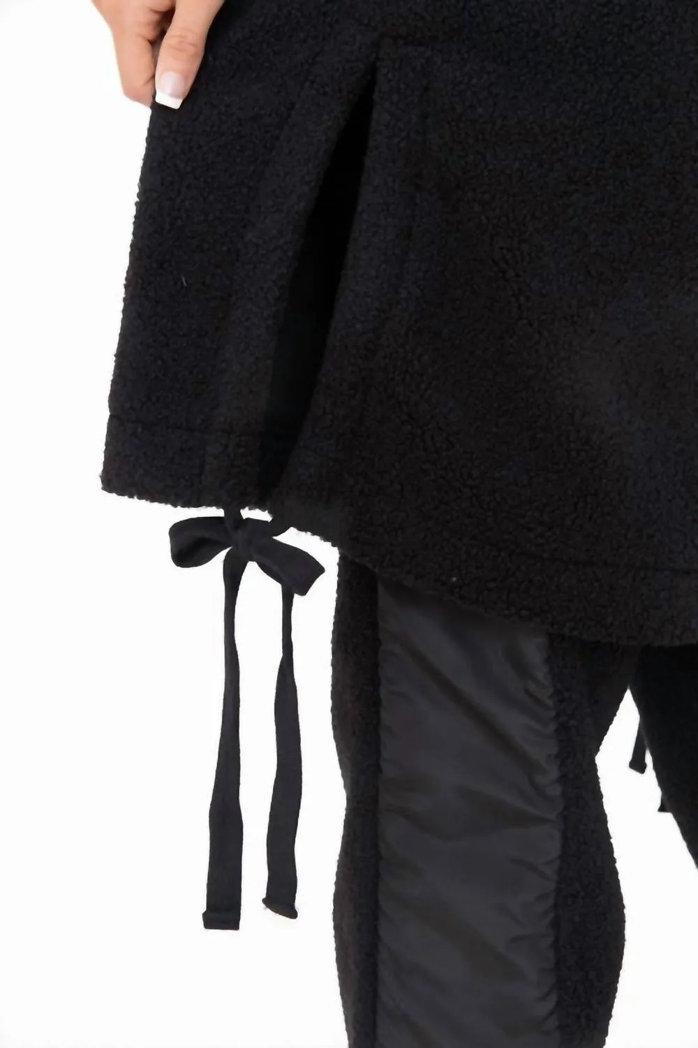 Chrissy Sherpa Jacket In Black