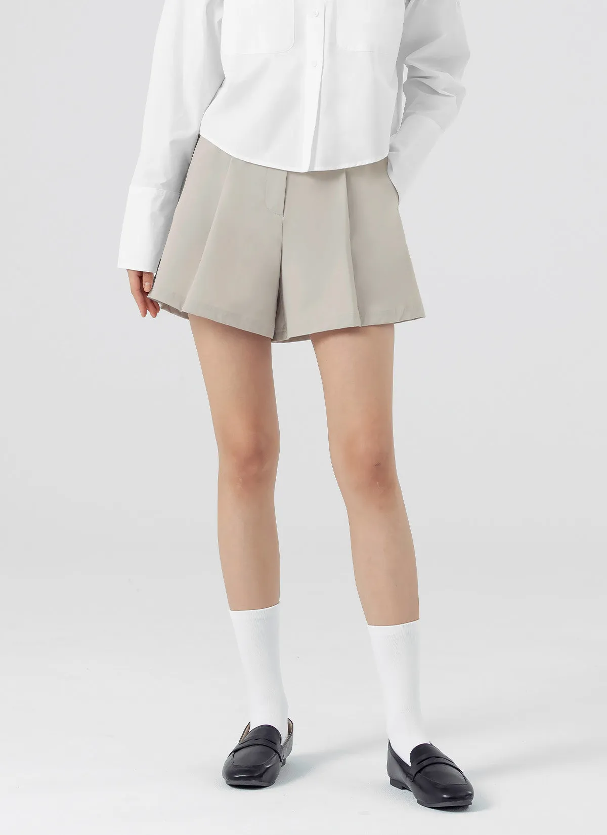 Comfort Office One Tuck Shorts