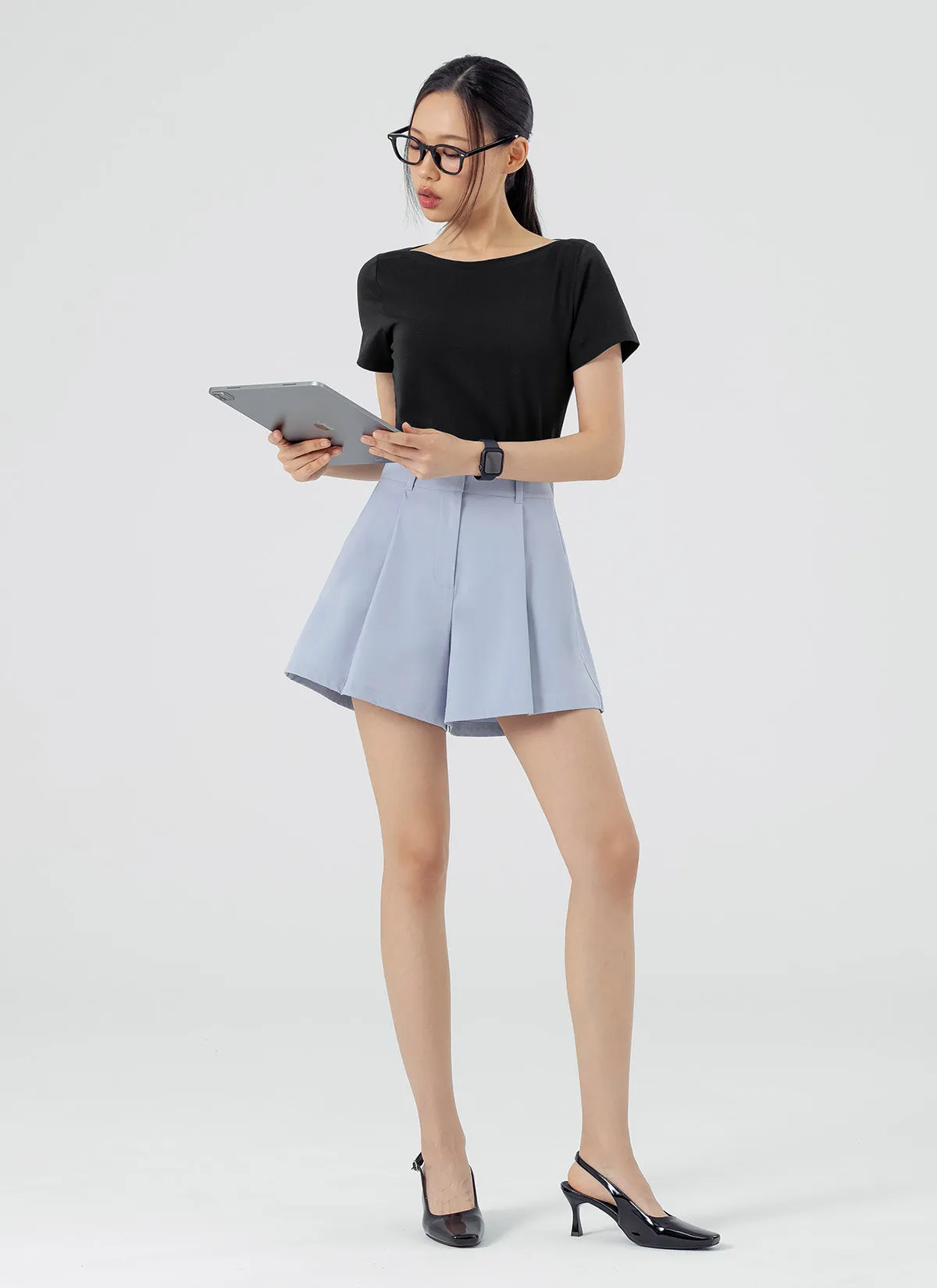 Comfort Office One Tuck Shorts