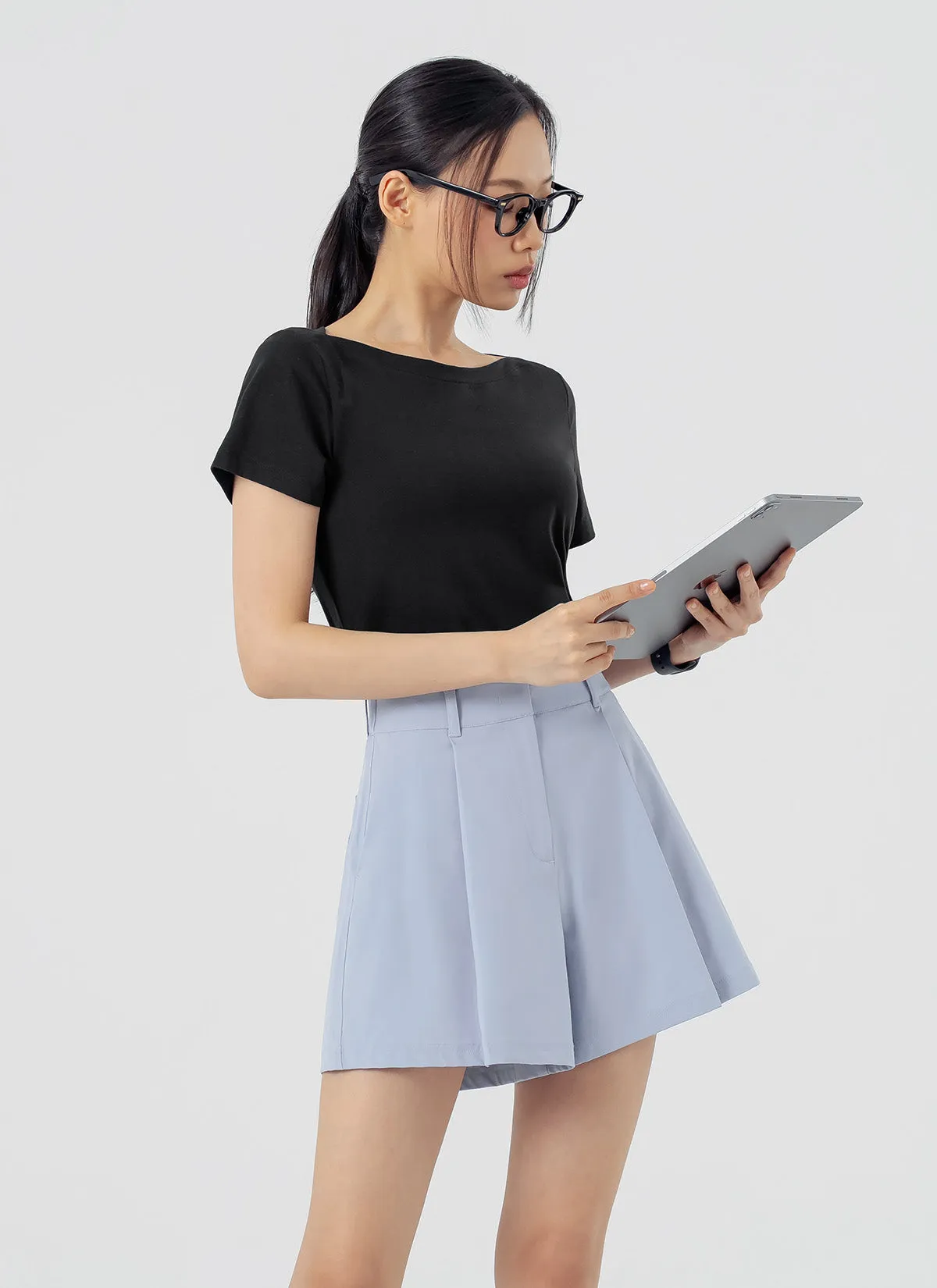Comfort Office One Tuck Shorts