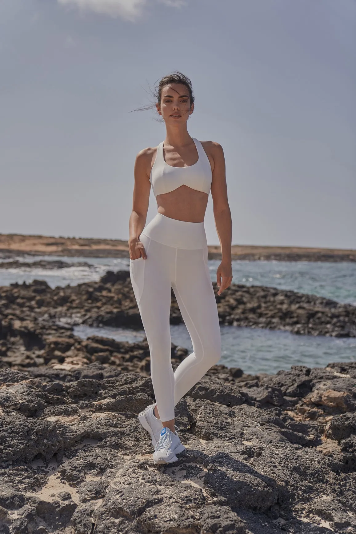 Dreamy Cutout Yoga Multiple Drinks at Once Club High-impact encapsulation sports bra,Seamless racerback workout bra,Breathable cross-strap sports bra,Plus-size high-support sports bra,Running bra with bounce control Unisex