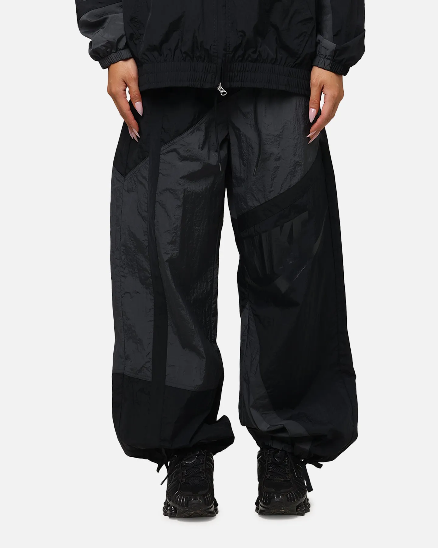 Nike Women's Sportswear Mid-Rise Street Woven Open-Hem Pants Anthracite/Black