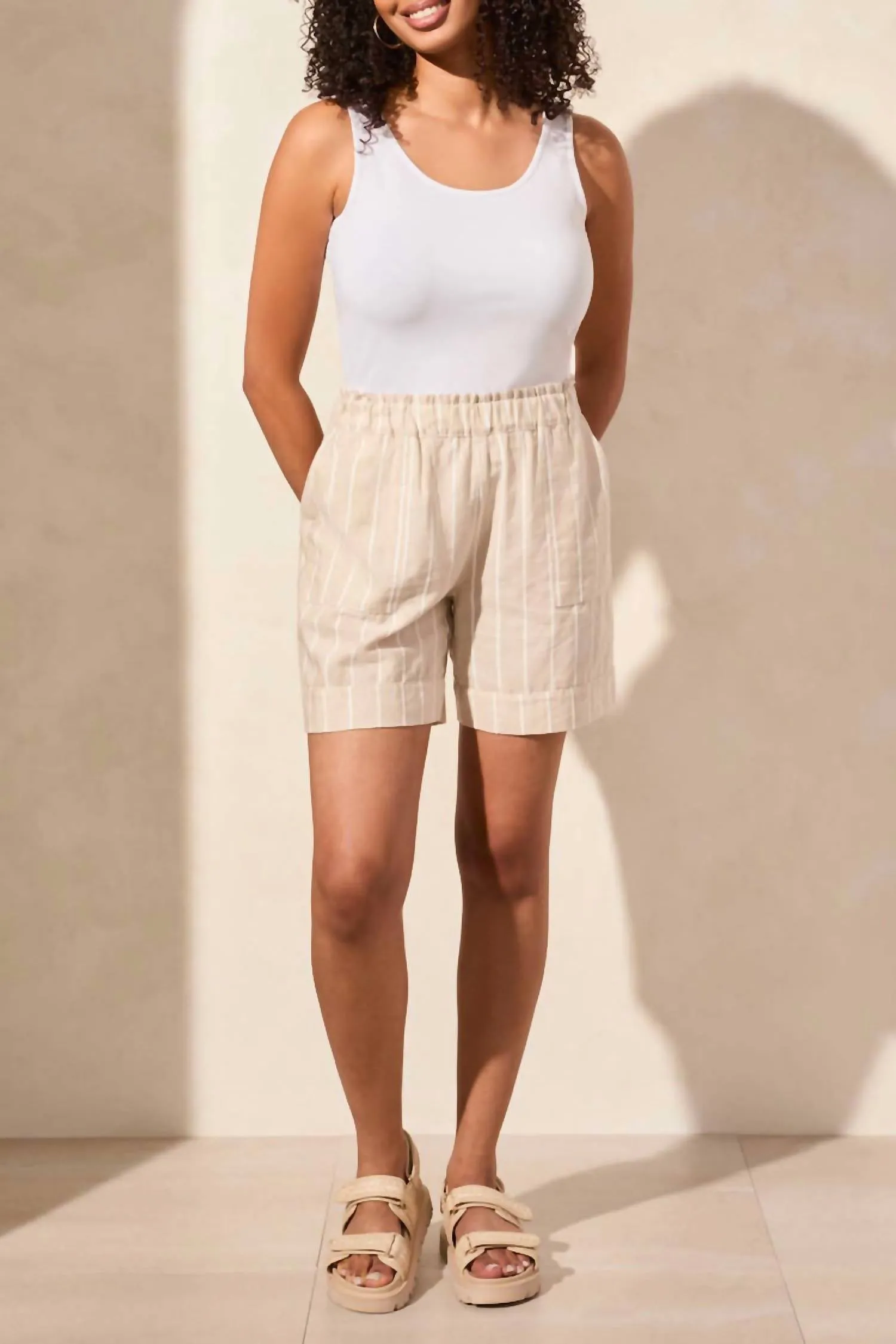 Pull-On With Ruffle Waist Band Short In Safari