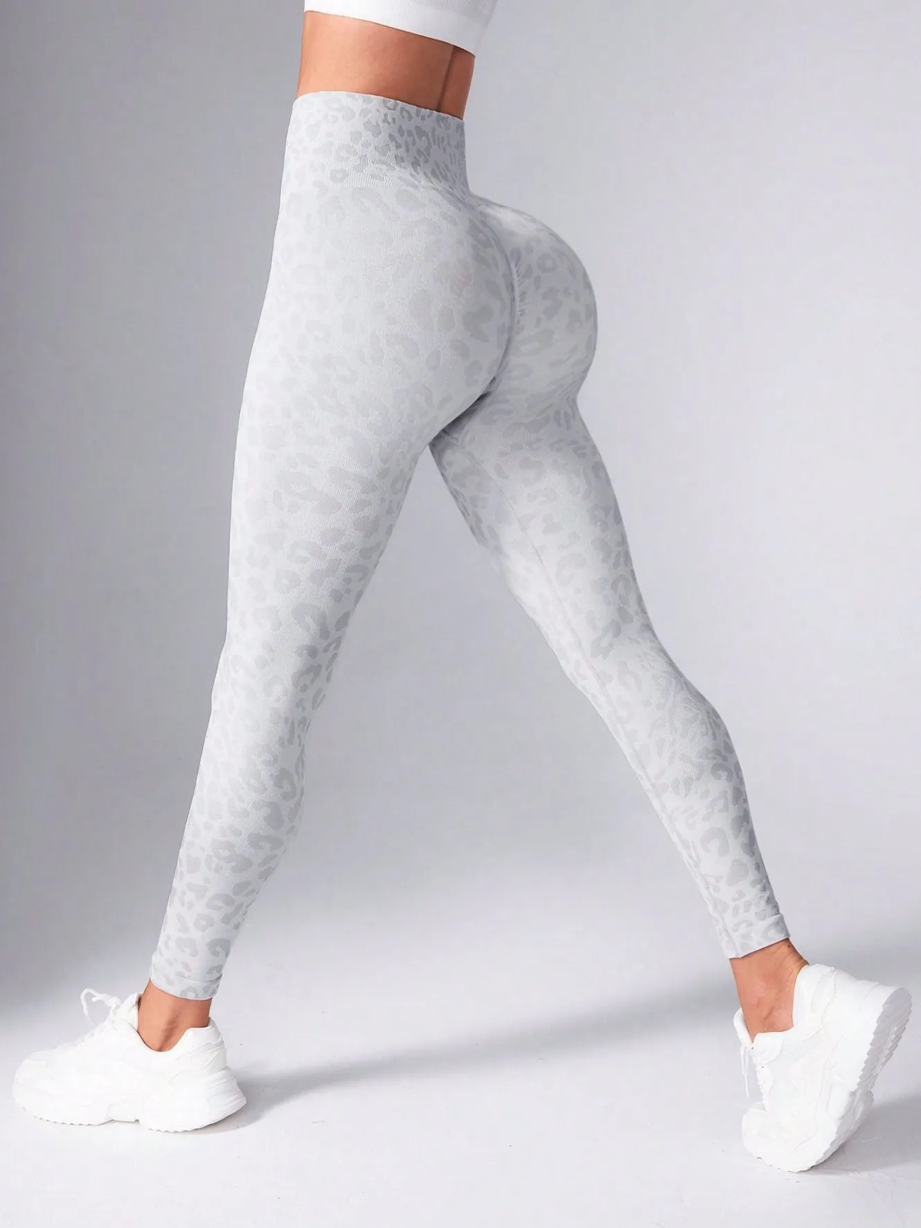 ZASUWA Female Leopard Print Elastic Tight Scrunch Bum Leggings