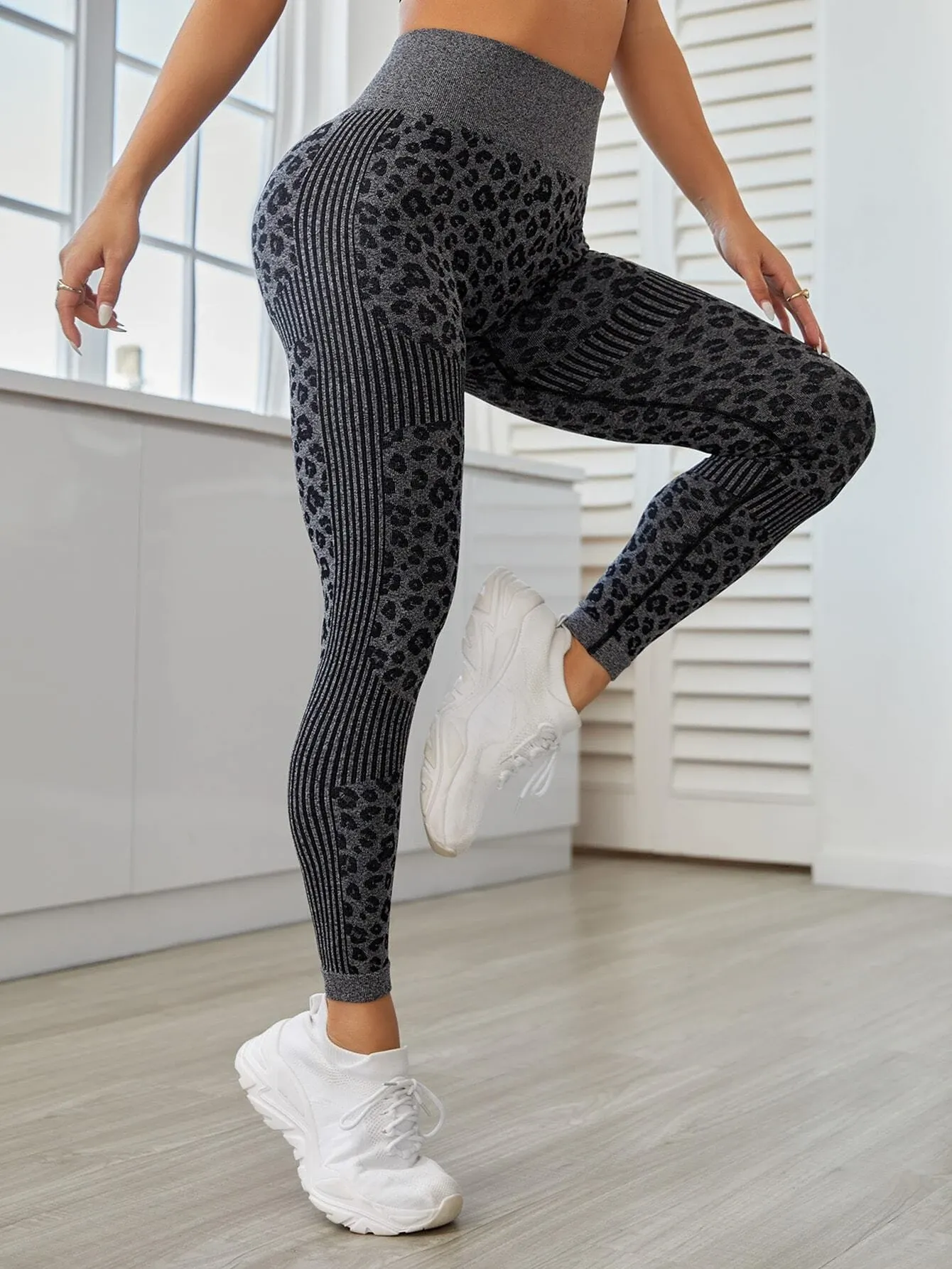 ZASUWA Female Leopard Print Quick-dry Booty Leggings